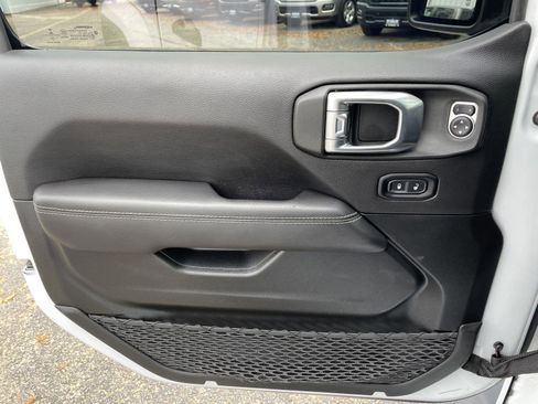 Certified 2022 Jeep Gladiator Overland w/ Popular Equipment Package image 29