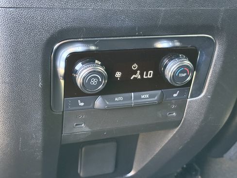 Used 2025 GMC Yukon XL Denali AWD/4WD image 15