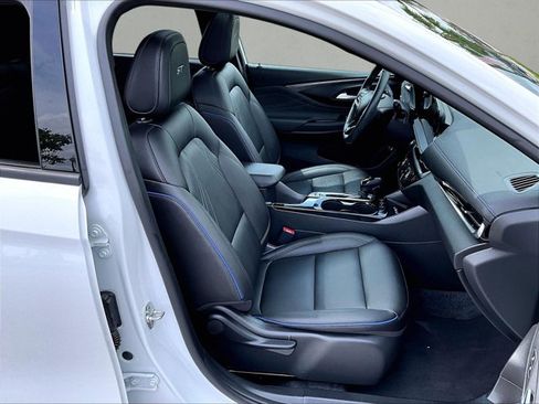 Used 2025 Buick Envista Sport Touring w/ Convenience I Package FWD image 9