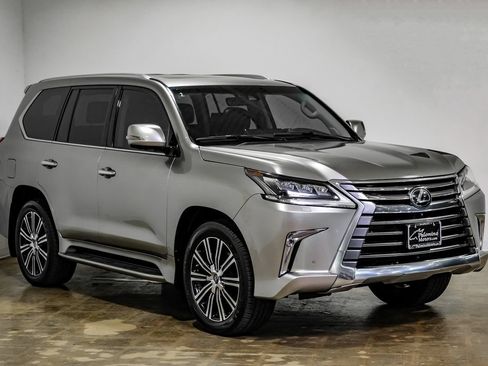 Used 2019 Lexus LX 570 4WD w/ Luxury Package image 7
