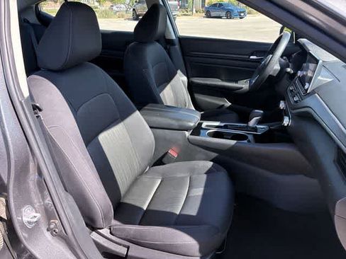 Used 2024 Nissan Altima 2.5 SV FWD image 22