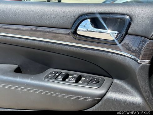 Used 2020 Jeep Grand Cherokee Overland AWD/4WD image 14