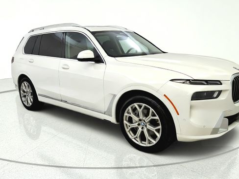 Used 2023 BMW X7 xDrive40i AWD/4WD image 1