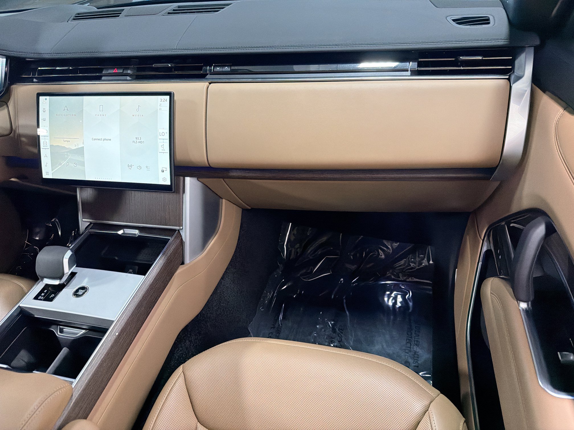 Used 2025 Land Rover Range Rover Long Wheelbase SE AWD/4WD image 19