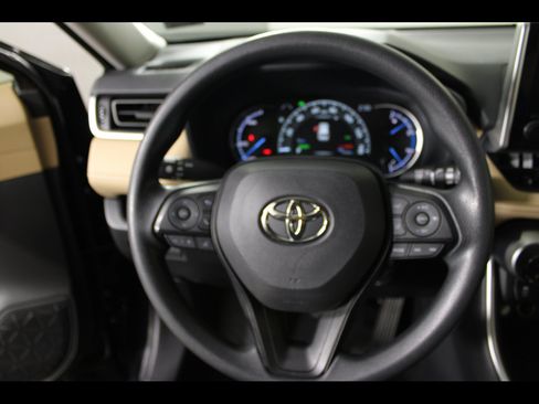 Used 2025 Toyota RAV4 XLE AWD/4WD image 20