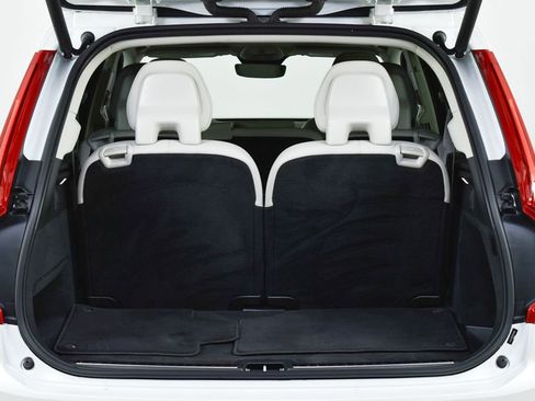 Certified 2024 Volvo XC90 B5 Core w/ Climate Package image 31