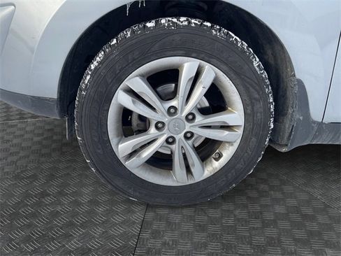 Used 2011 Hyundai Tucson GLS image 9