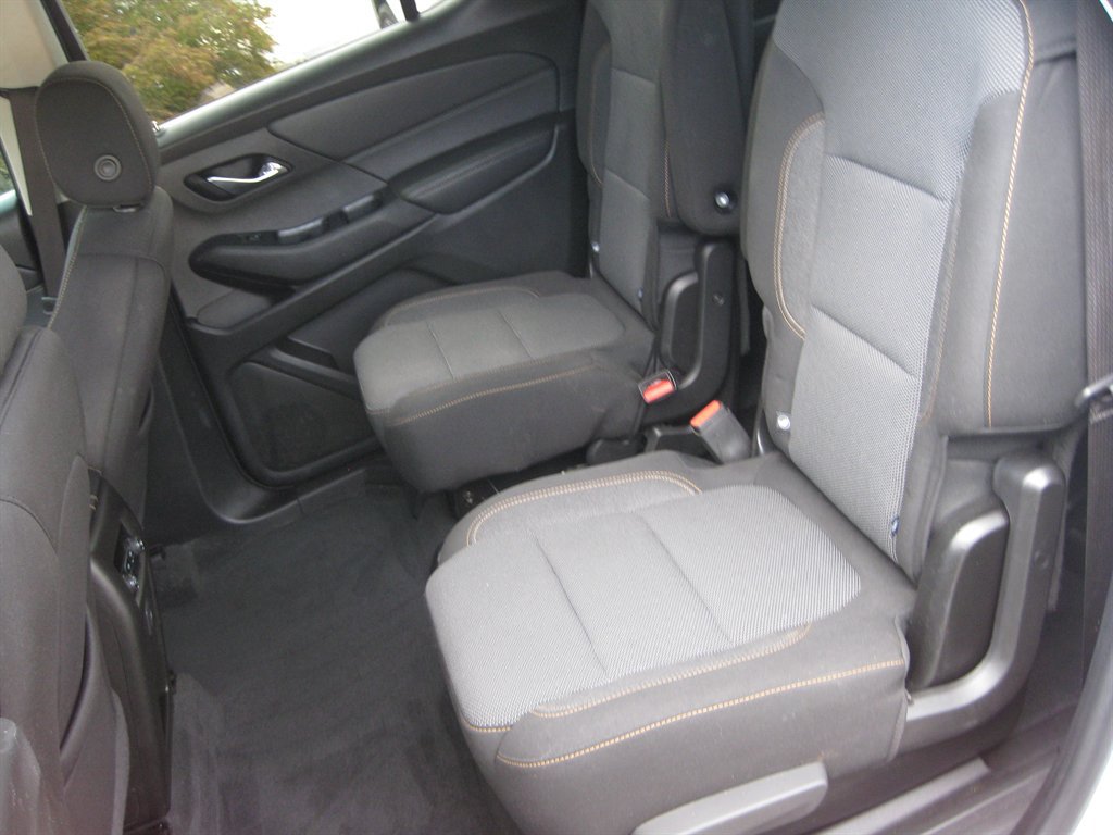 Used 2021 Chevrolet Traverse LT FWD image 23