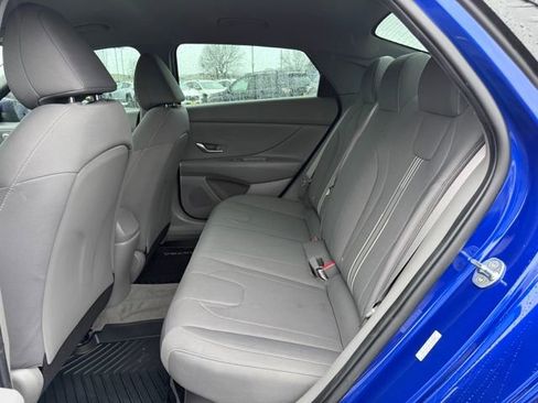 Used 2023 Hyundai Elantra Blue image 15