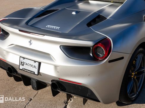 Used 2019 Ferrari 488 Spider image 17