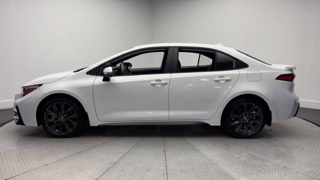 Certified 2026 Toyota Corolla SE w/ SE Package FWD image 4