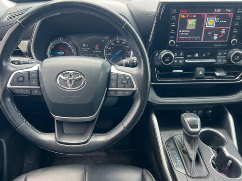 Used 2022 Toyota Highlander XLE image 11