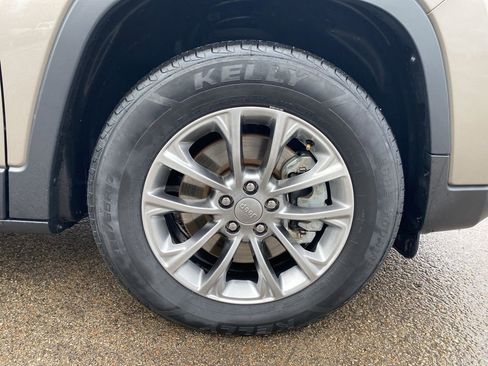 Used 2021 Jeep Cherokee Latitude Lux w/ Comfort/Convenience Group image 9