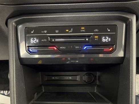 Used 2023 Volkswagen Tiguan SE image 22