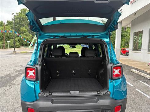 Certified 2021 Jeep Renegade Latitude AWD/4WD image 10
