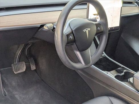 Used 2021 Tesla Model Y Long Range image 10