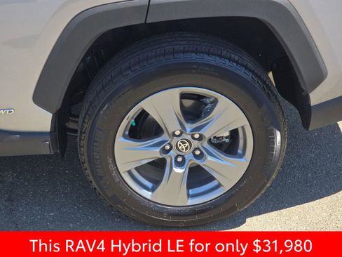 Used 2024 Toyota RAV4 LE AWD/4WD image 38