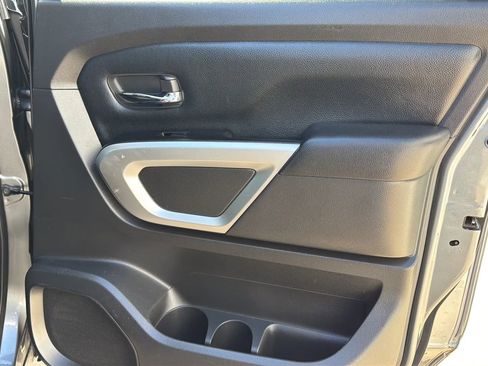Used 2018 Nissan Titan SV RWD image 19