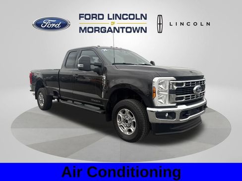 Used 2025 Ford F350 XLT image 4