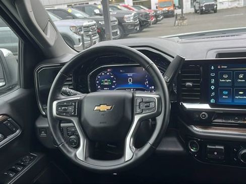 Used 2025 Chevrolet Silverado 1500 LT AWD/4WD image 20