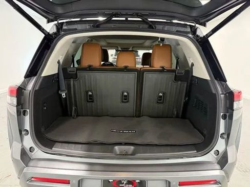 New 2026 Nissan Pathfinder Platinum image 8