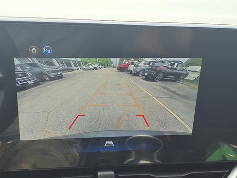 Used 2026 Chevrolet Equinox LT FWD image 4