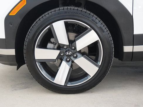 Used 2025 Hyundai Santa Fe Limited image 9