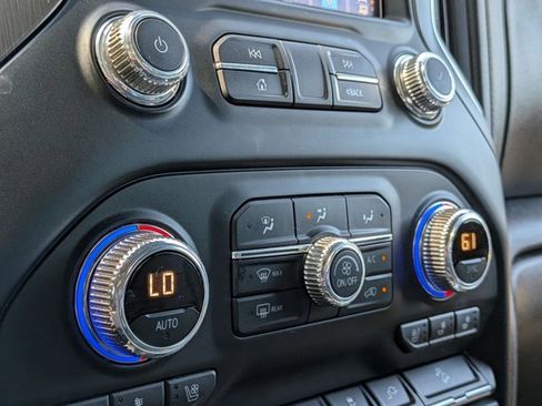 Used 2020 GMC Sierra 1500 AT4 w/ AT4 Premium Package AWD/4WD image 9