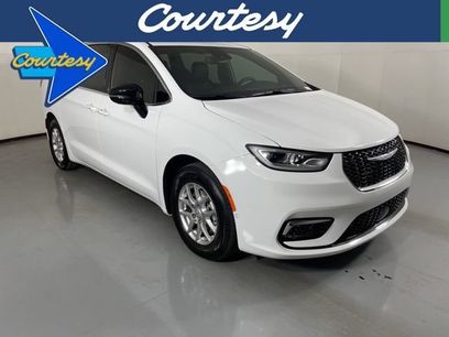 New 2026 Chrysler Pacifica Select
