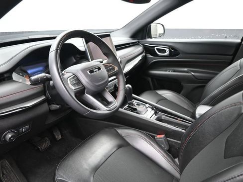 Used 2025 Jeep Compass Trailhawk AWD/4WD image 19