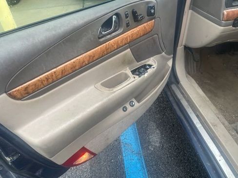 Used 2002 Lincoln Continental FWD image 33