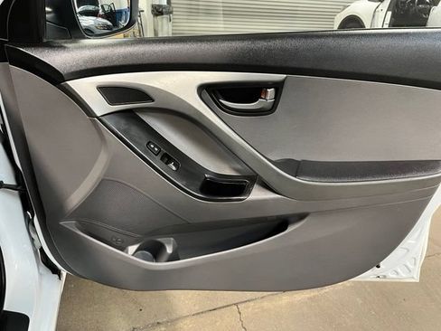 Used 2016 Hyundai Elantra SE FWD image 10