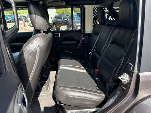 Used 2022 Jeep Wrangler Unlimited Sahara w/ Cold Weather Group AWD/4WD image 13