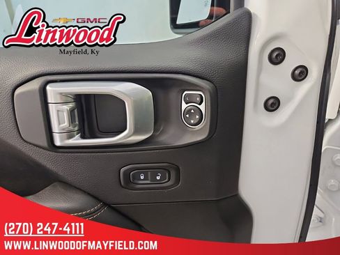 Used 2023 Jeep Wrangler Unlimited Sahara AWD/4WD image 15