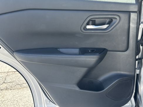 Used 2025 Nissan Rogue SV FWD image 21