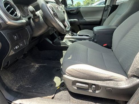 Used 2022 Toyota Tacoma SR5 w/ Technology Package AWD/4WD image 9