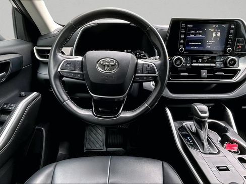 Used 2021 Toyota Highlander XLE FWD image 9