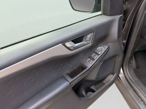 Used 2020 Ford Escape SE Sport image 16