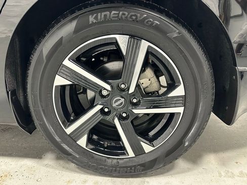 Used 2025 Nissan Sentra SV image 63