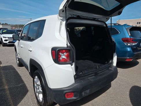 Certified 2023 Jeep Renegade Latitude AWD/4WD image 11