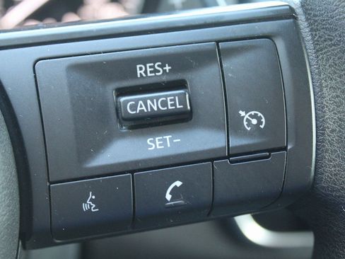 Used 2023 Nissan Rogue S image 30