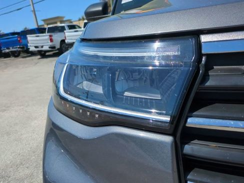 Used 2025 Ford Explorer Active RWD image 9