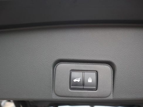Certified 2025 Nissan Rogue SV AWD/4WD image 29