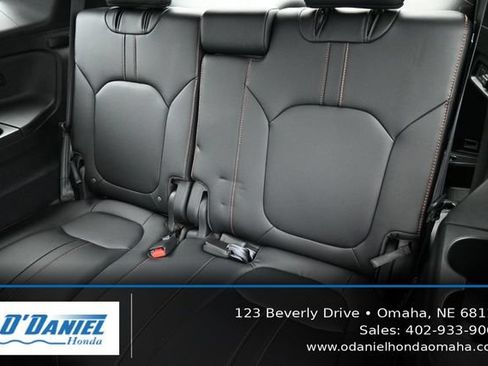 Used 2025 Honda Pilot TrailSport image 37