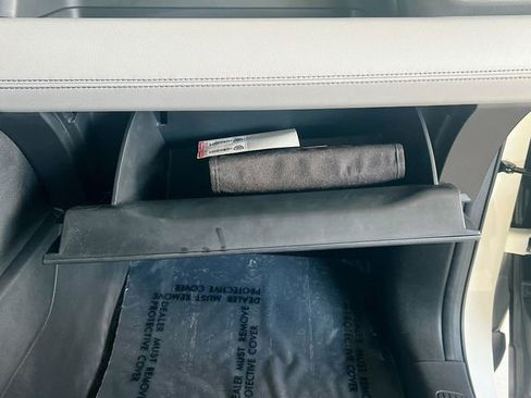 Used 2025 Honda Pilot Touring image 31