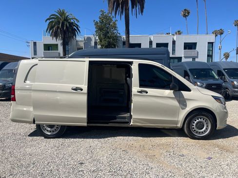 Used 2022 Mercedes-Benz Metris image 5