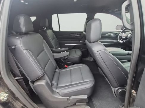 Used 2025 Chevrolet Traverse LT FWD image 14
