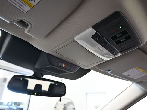 Used 2022 Nissan Pathfinder SL w/ SL Premium Package image 24