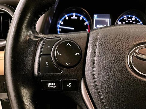 Used 2017 Toyota RAV4 XLE w/ Premium Special Value Package image 17