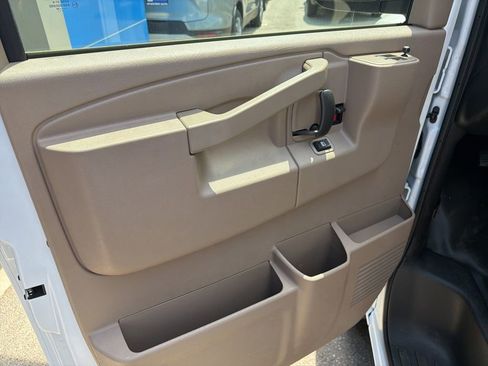 New 2026 Chevrolet Express 3500 RWD image 9